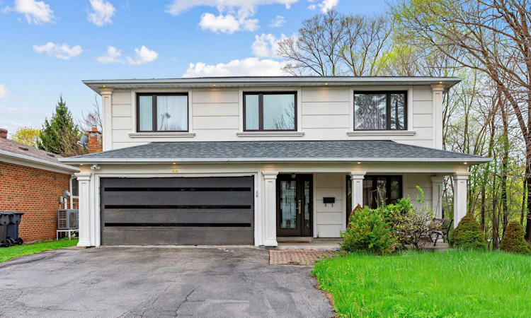 44 Pineway Boulevard