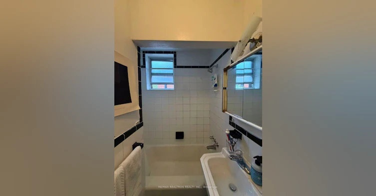 4-108 Admiral Road, Toronto, ON, M5R 2L6 - 5