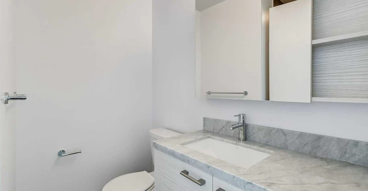5703-2221 Yonge Street, Toronto, ON, M4S 2B4 - 9