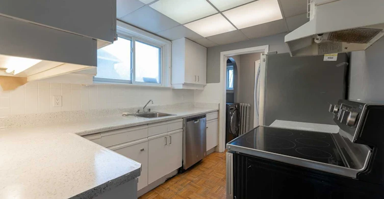 6 Park Hill Road, Toronto, ON, M6C 3M9 - 4