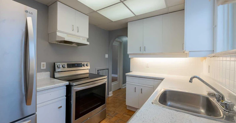 6 Park Hill Road, Toronto, ON, M6C 3M9 - 5