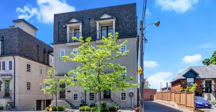 B-2 Fairleigh Crescent, Toronto, ON, M6C 3R8