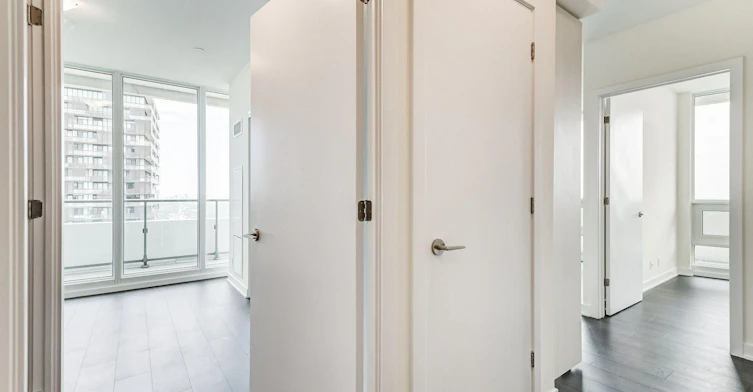 5602-2221 Yonge Street, Toronto, ON, M4S 2B4 - 5