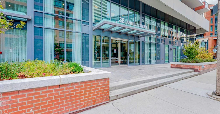 810-38 Iannuzzi Street, Toronto, ON, M5V 0S2