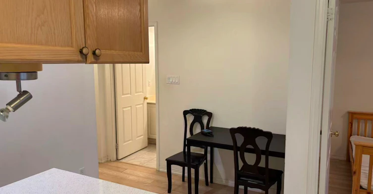 201-889 Bay Street, Toronto, ON, M5S 3K5 - 7