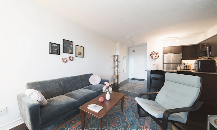 524-27 Rean Drive