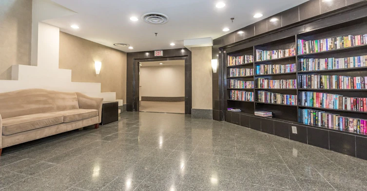 919-711 Bay Street, Toronto, ON, M5G 2J8 - 2