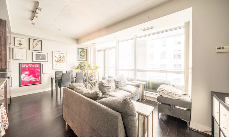 418-199 Richmond Street W