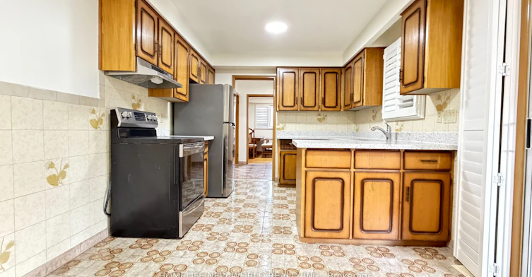 Main-27 Bowhill Crescent, Toronto, ON, M2J 3S1 - 3