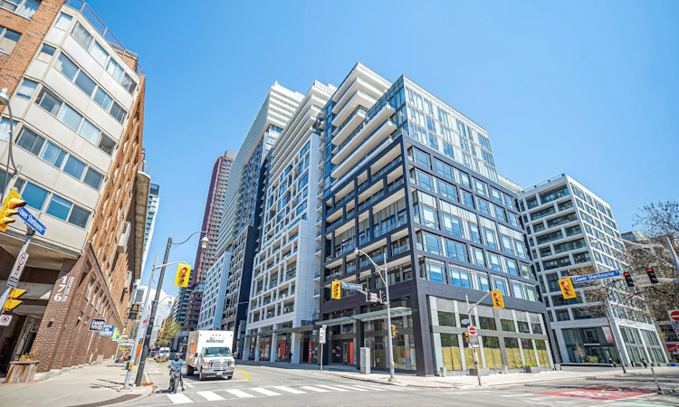 1742-121 Lower Sherbourne Street