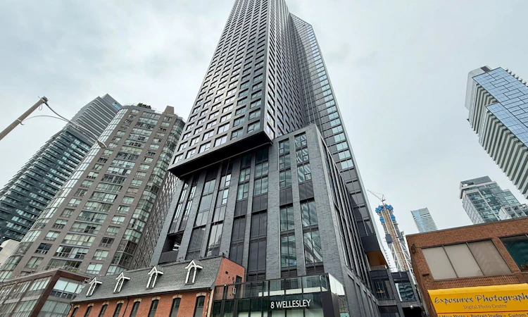 806-8 Wellesley Street W