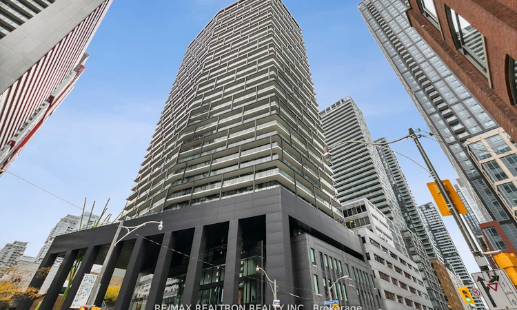 2708-125 Peter Street
