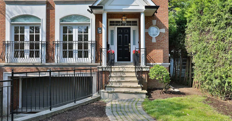38 Gwendolen Crescent, Toronto, ON, M2N 2L7 - 2