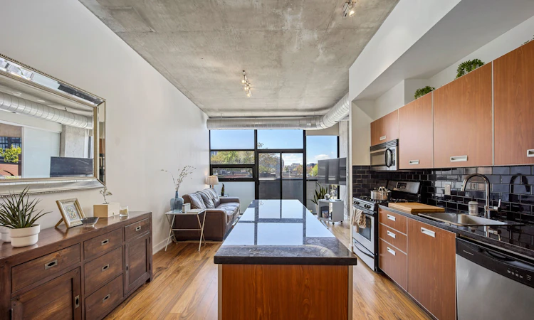 303-60 Bathurst Street