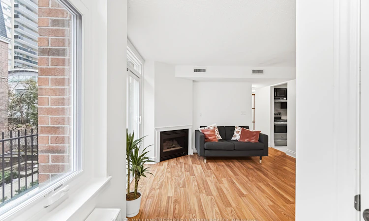 25-83 Lillian Street