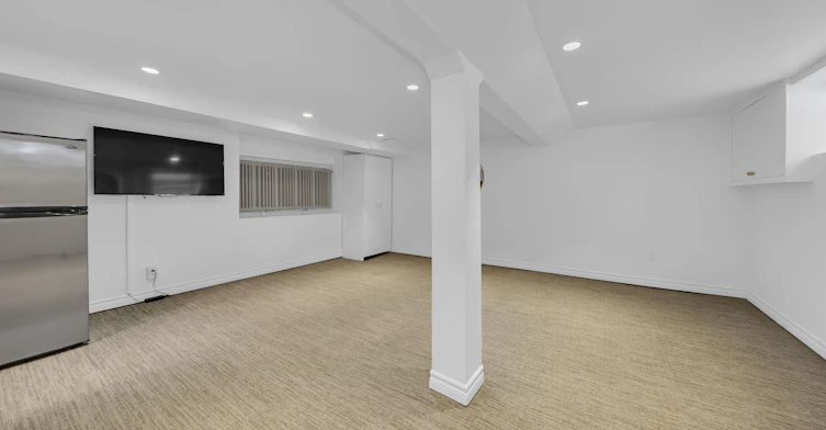 Bsmnt-146 Cranbrooke Avenue, Toronto, ON, M5M 1M5 - 6
