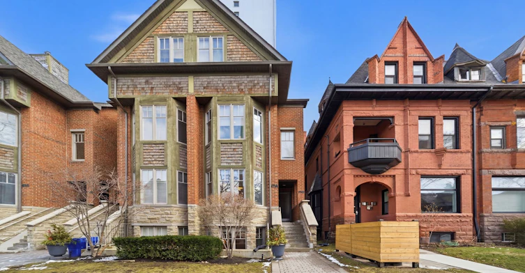 99A Walmer Road, Toronto, ON, M5R 2X6