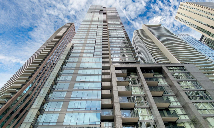313-295 Adelaide Street W