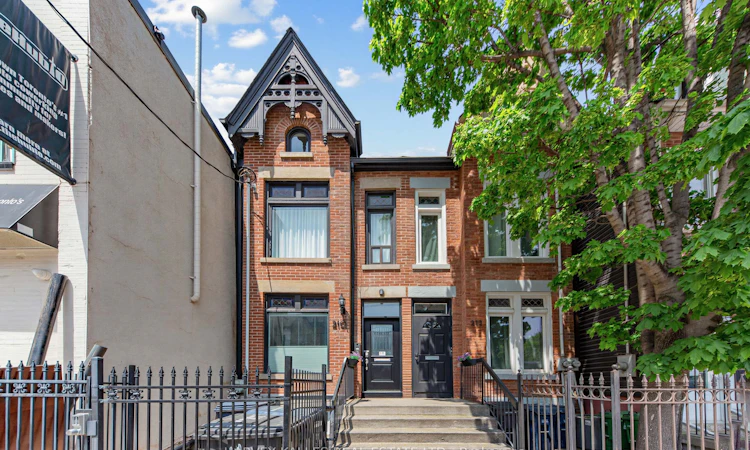 210 Gerrard Street E