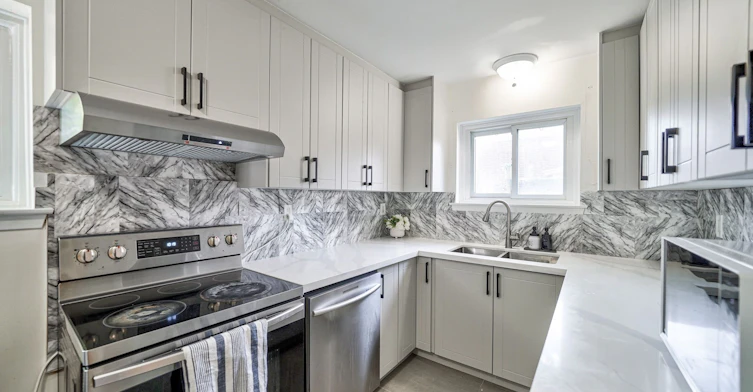 50 Axsmith Crescent, Toronto, ON, M2J 3K3 - 17