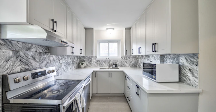 50 Axsmith Crescent, Toronto, ON, M2J 3K3 - 16