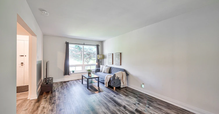 50 Axsmith Crescent, Toronto, ON, M2J 3K3 - 4