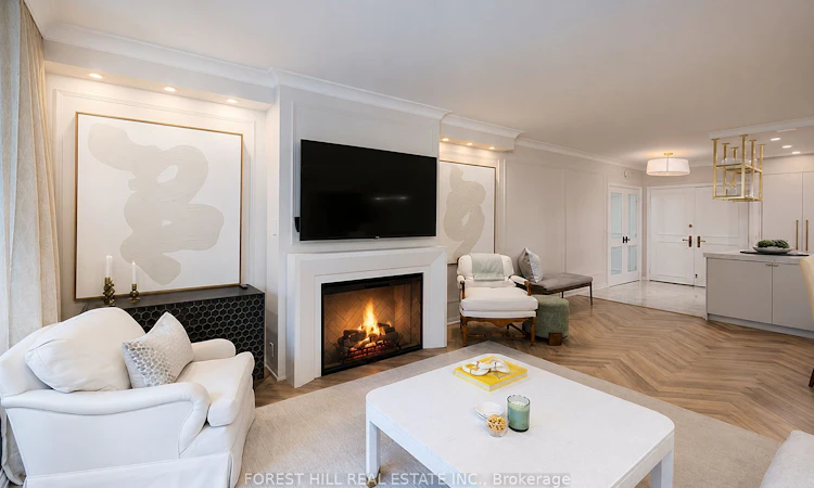 205-350 Lonsdale Road