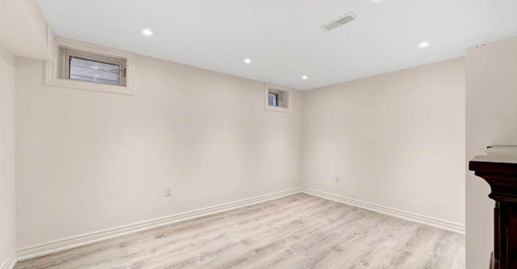 493 Winnette Avenue, Toronto, ON, M6C 3M6 - 9