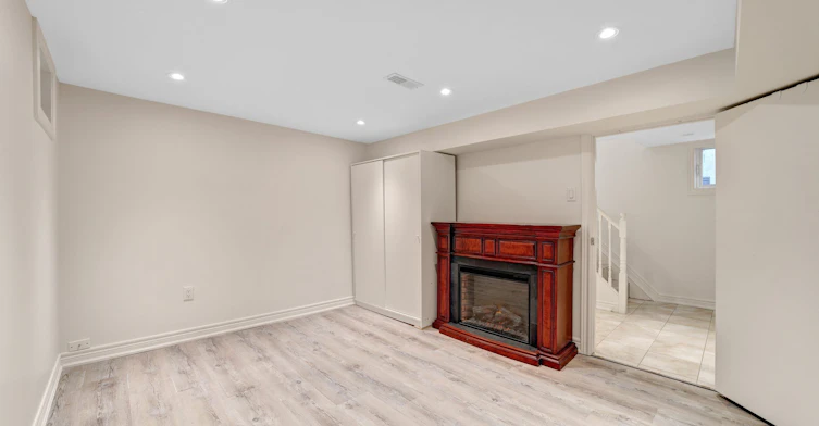 493 Winnette Avenue, Toronto, ON, M6C 3M6 - 3