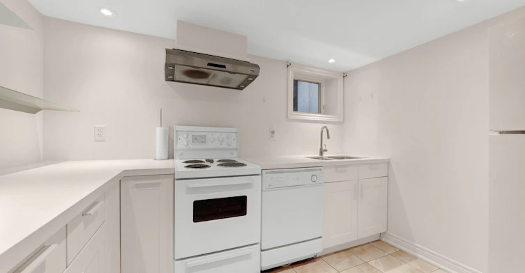 493 Winnette Avenue, Toronto, ON, M6C 3M6 - 8