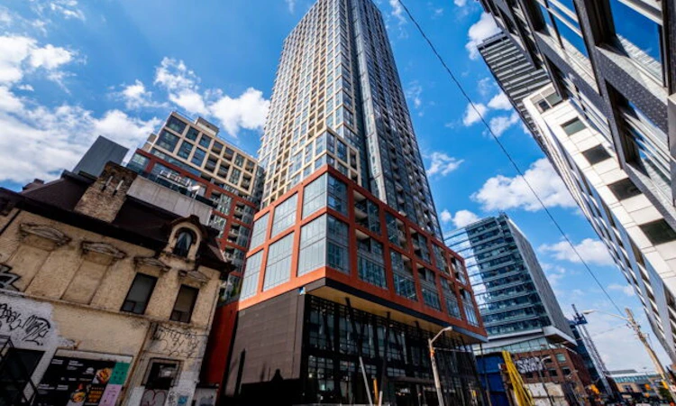 518-108 Peter Street