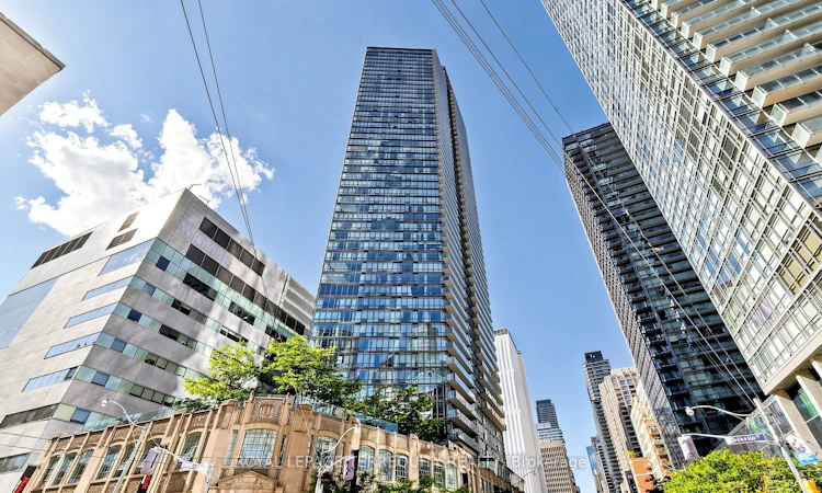 2710-832 Bay Street