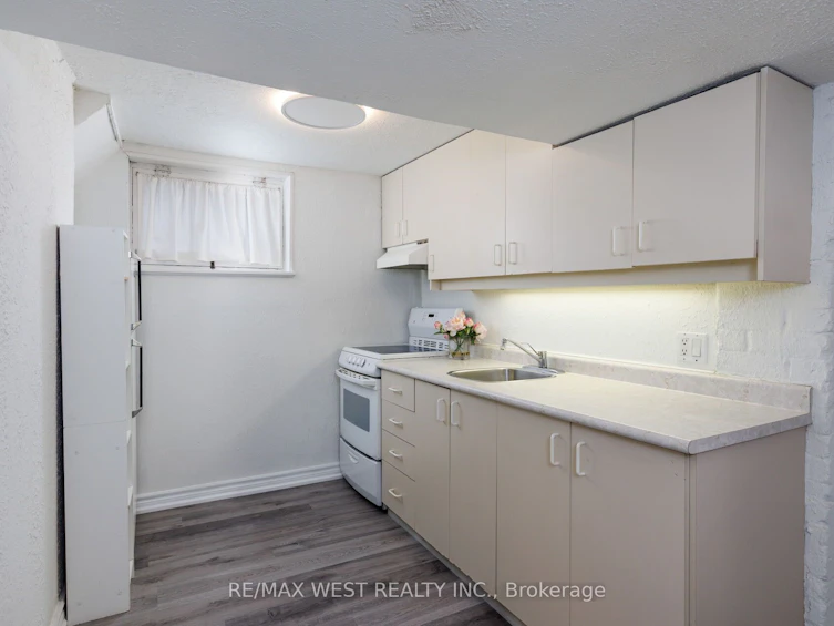 311 St Clair Avenue E, Toronto, ON, M4T 1P3 - 34