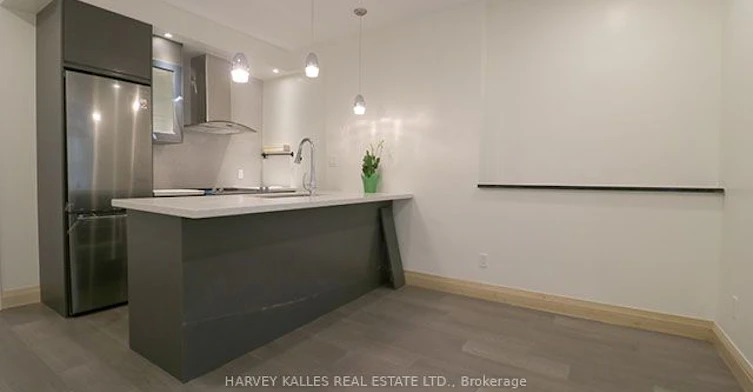 Main-488 Lansdowne Avenue, Toronto, ON, M6H 3Y3