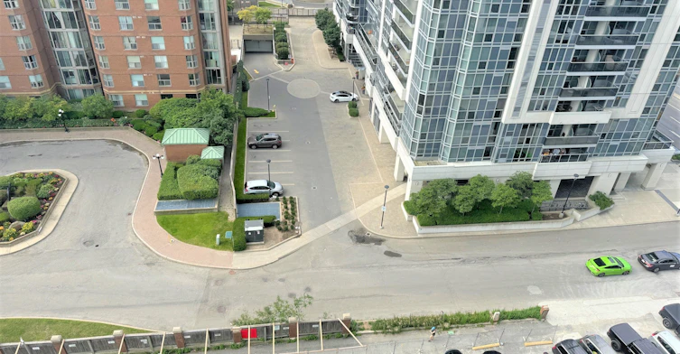 S1108-8 Olympic Garden Drive, Toronto, ON, M2M 0B9 - 13