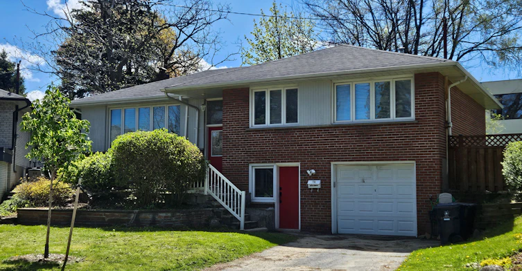 16 Donewen Court, Toronto, ON, M4A 1P8