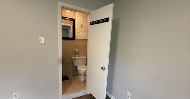 2 Axsmith Crescent, Toronto, ON, M2J 3K3 - 6
