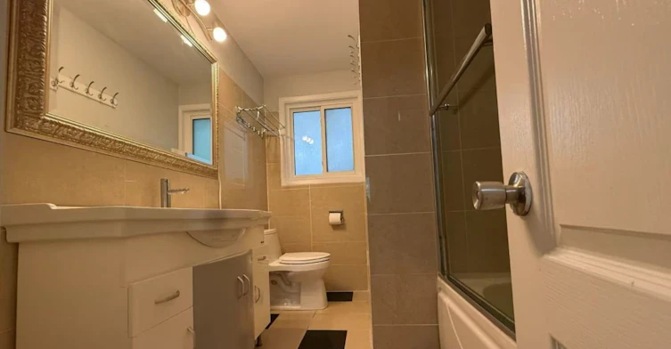 2 Axsmith Crescent, Toronto, ON, M2J 3K3 - 9