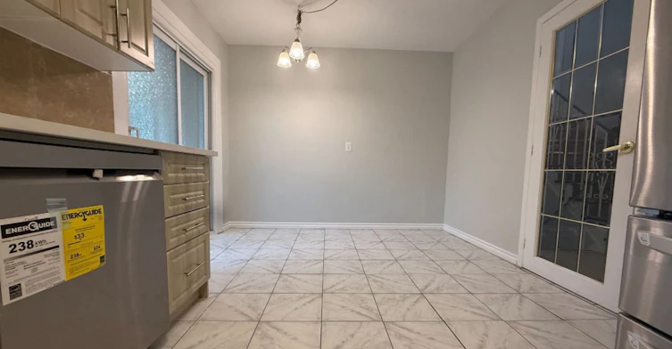 2 Axsmith Crescent, Toronto, ON, M2J 3K3 - 2