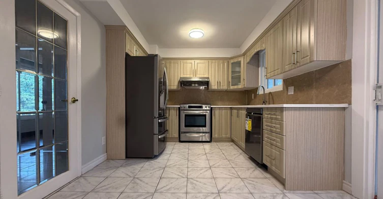2 Axsmith Crescent, Toronto, ON, M2J 3K3