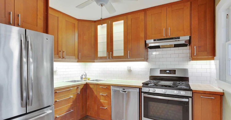 2nd Floor-864 Millwood Road N, Toronto, ON, M4G 1W6 - 5