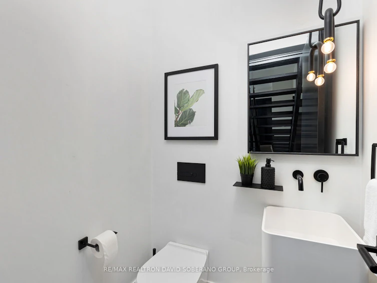 102 Ulster Street, Toronto, ON, M5S 1G1 - 17