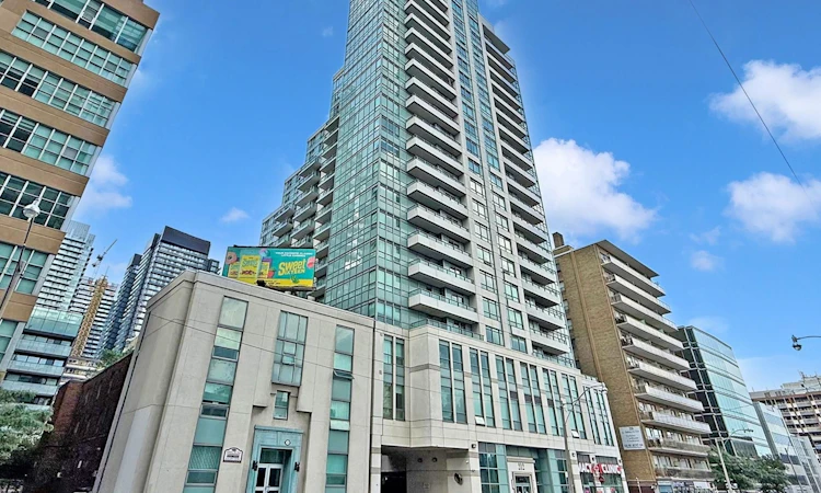 1005-212 Eglinton Avenue E