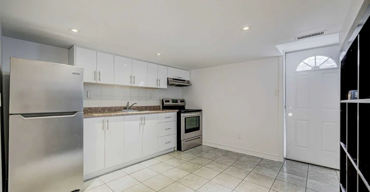 Lower-184 Cedric Avenue, Toronto, ON, M6C 3X8 - 6