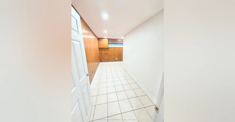 100 Kingslake Road, Toronto, ON, M2J 3E8 - 9