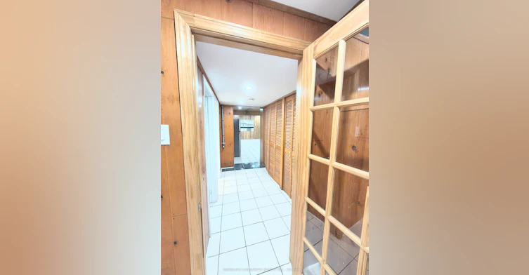 100 Kingslake Road, Toronto, ON, M2J 3E8 - 6