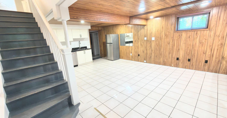 100 Kingslake Road, Toronto, ON, M2J 3E8