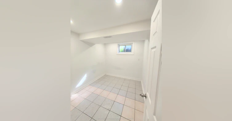 100 Kingslake Road, Toronto, ON, M2J 3E8 - 7
