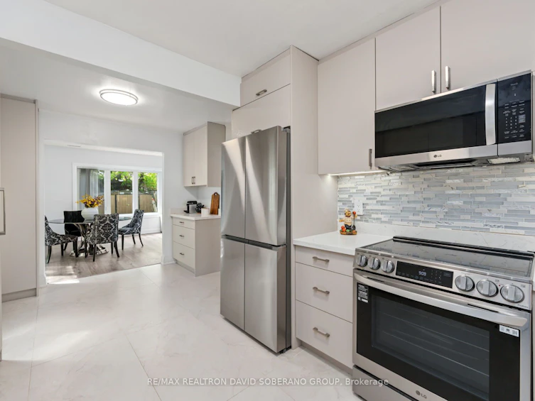 35 Almore Avenue, Toronto, ON, M3H 2G9 - 16