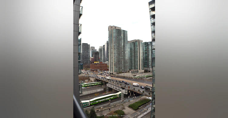 1005-25 Telegram Mews, Toronto, ON, M5V 3Z1 - 32